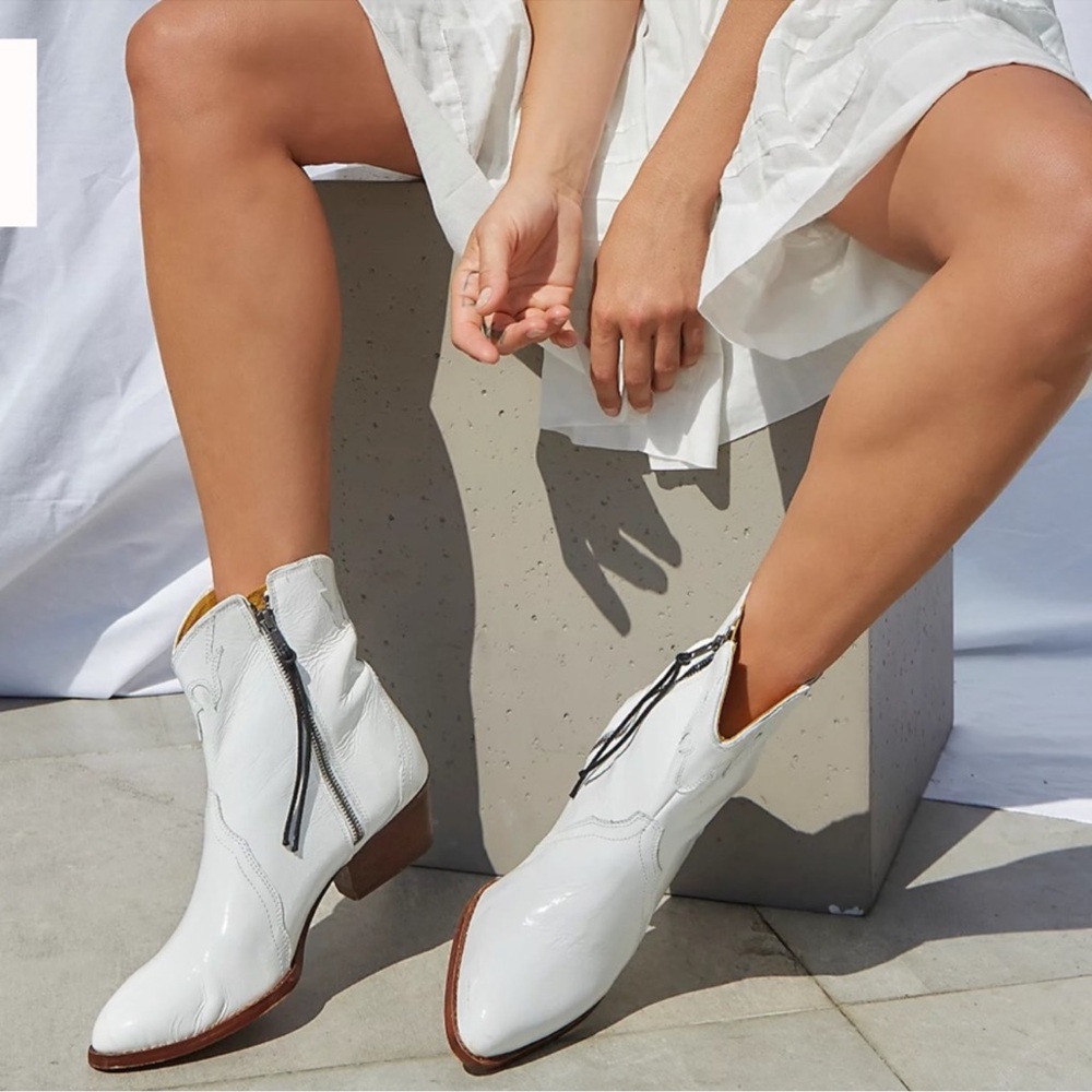 Free People! New Frontier Western Boots in Patent White NWOT!